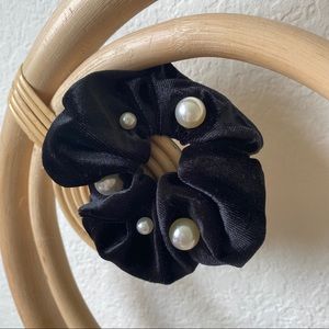 Velvet scrunchies with pearls